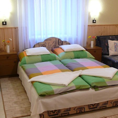 Апартаменты Madacsi Vendeghaz Кишкёрёш Экстерьер фото