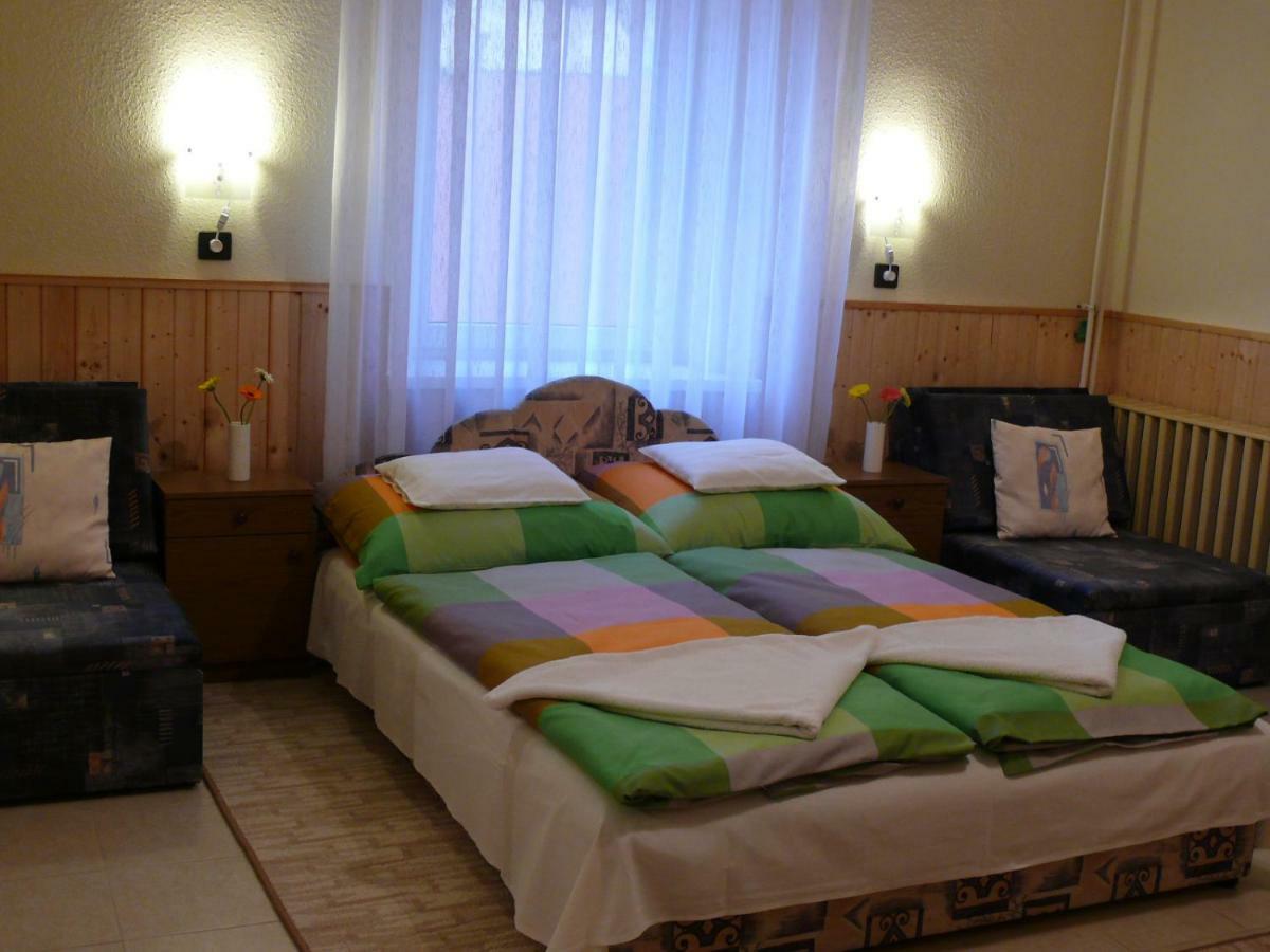 Апартаменты Madacsi Vendeghaz Кишкёрёш Экстерьер фото